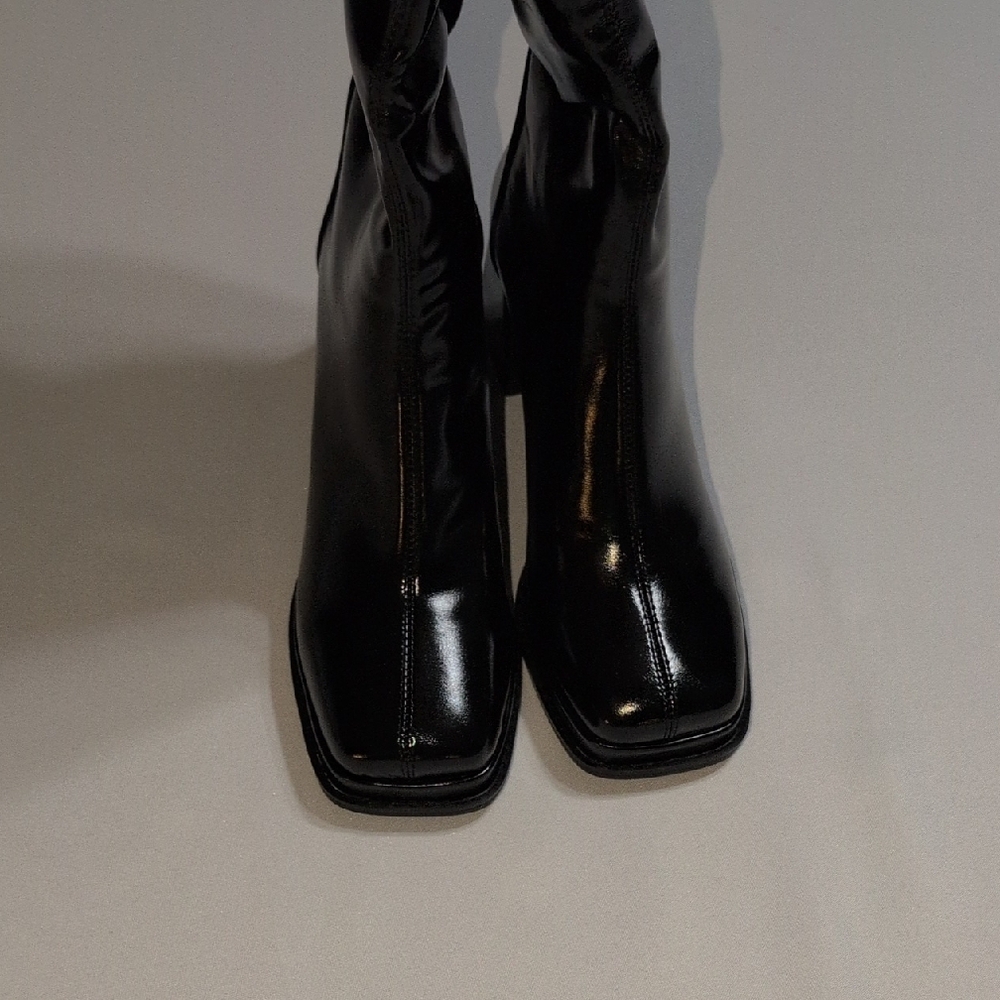Black Patent Leather Knee-High Heeled Boots with Square Toe and Block Heel